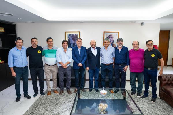 El gobernador Insfrán se reunió con gremios vialeros