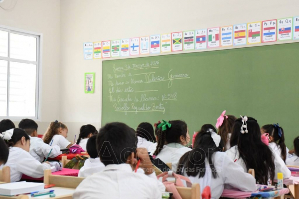 El Ejecutivo Provincial promulg� la ley que regula el uso de celulares en las escuelas