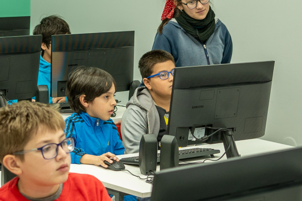 El Club Digital inicia los talleres de programación y robótica para niños, en el Centro de Inclusión Digital
