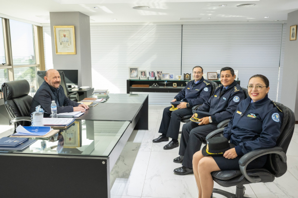 El gobernador Insfr�n recibi� al personal de la Direcci�n de la Polic�a Cient�fica por un nuevo aniversario