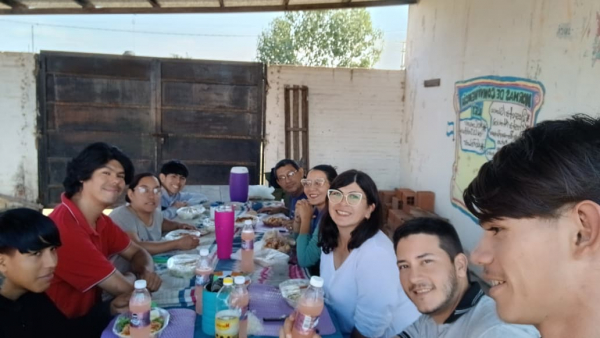 UNA BUENA ALIMENTACIÓN ES LA BASE DE NUESTRO BIENESTAR.
