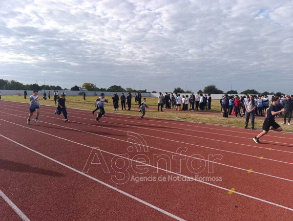 El CEF de Formosa congreg� a estudiantes secundarios en un gran encuentro de atletismo