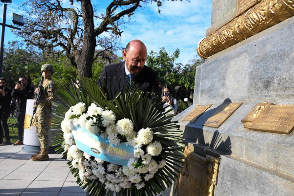 El Gobernador encabez� el acto por el 176� aniversario del fallecimiento de San Mart�n