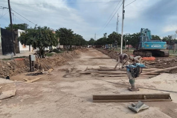 Avanza la pavimentaci�n y el sistema de desag�es pluviales en la avenida Degen de Ingeniero Ju�rez