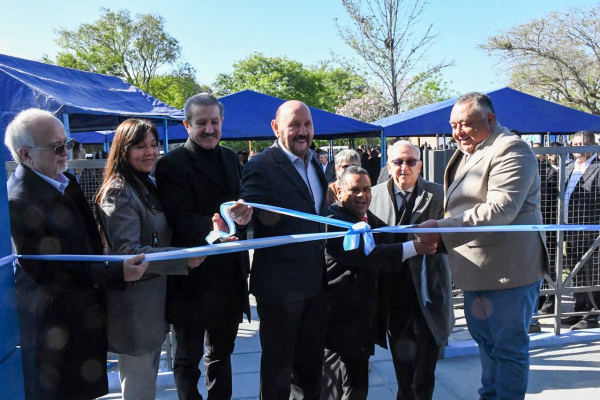 El Gobernador inaugur� el centro de salud de San Hilario