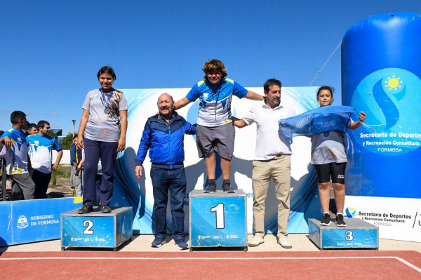 El Gobernador presenci� la final provincial de Atletismo Adaptado de los Juegos Evita Formose�os