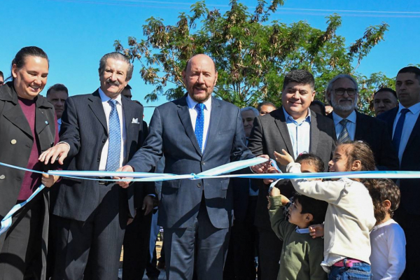 Insfr�n inaugur� diversas obras en Banco Payagu�