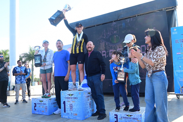 Con la presencia del gobernador Gildo Insfr�n finaliz� la Ultra Marat�n 2026