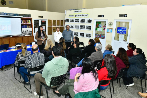 Se dict� un conversatorio en el Archivo Hist�rico y Biblioteca Provincial