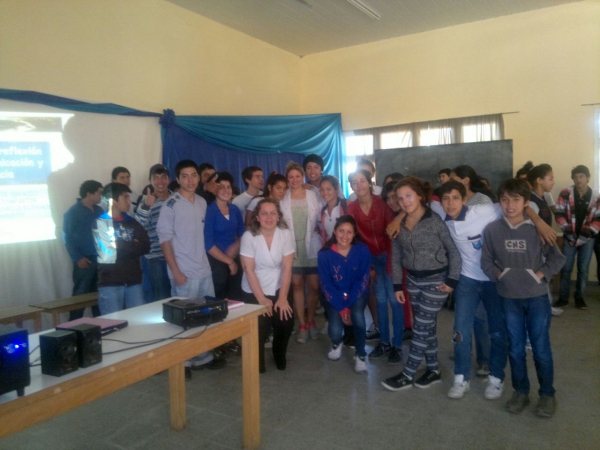 Acoso escolar entre pares y herramientas comunicacionales