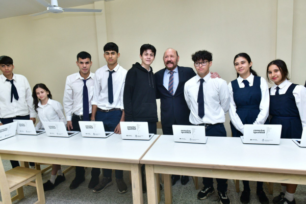 Insfrn encabez el acto de inauguracin de las obras de ampliacin de la EPES N30 en el Eva Pern