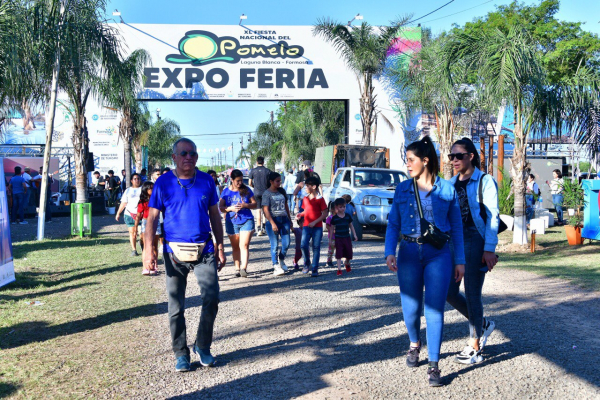 Más de 150 mil personas en la primera jornada de la Fiesta Nacional del Pomelo