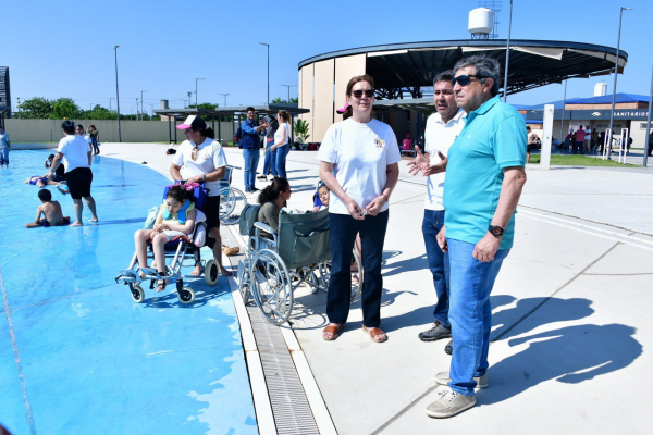 Mes de la Inclusi�n: Alumnos de escuelas especiales disfrutaron del Parque Acu�tico