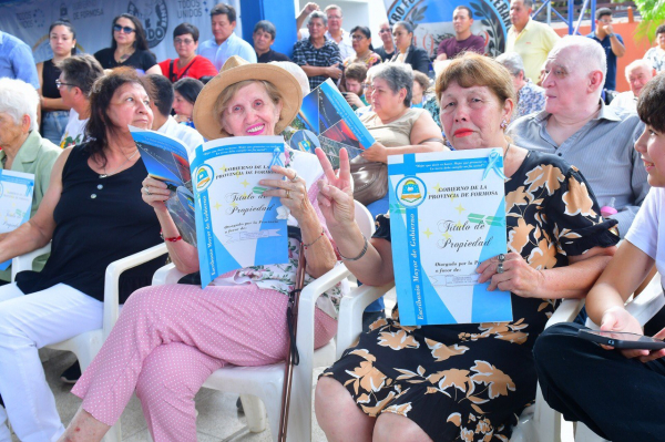OPNGT en el 2 de Abril: El Gobernador entreg� t�tulos de propiedad a m�s de 170 familias