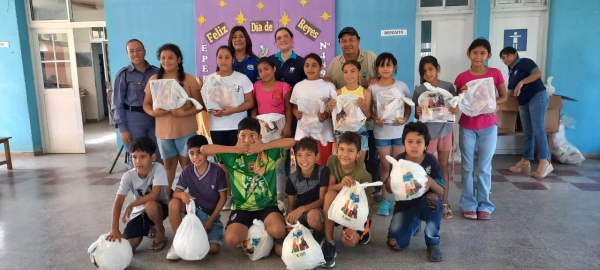 Por el Día de Reyes, niños y niñas recibieron sus juguetes en escuelas de toda la provincia