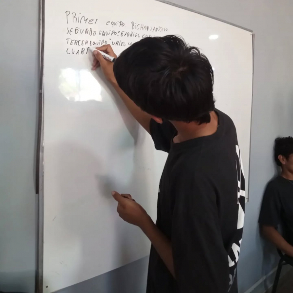 COMPARTIR, JUGAR Y TRABAJAR