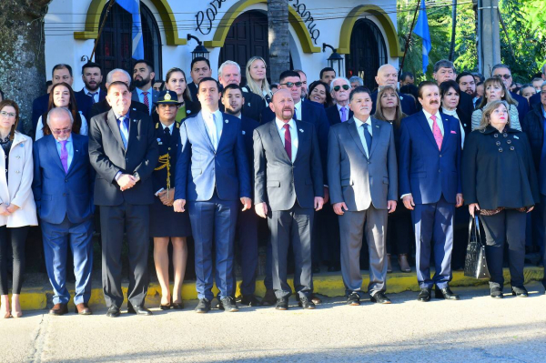 El gobernador Insfrn presidi el acto conmemorativo del Da de la Independencia Nacional