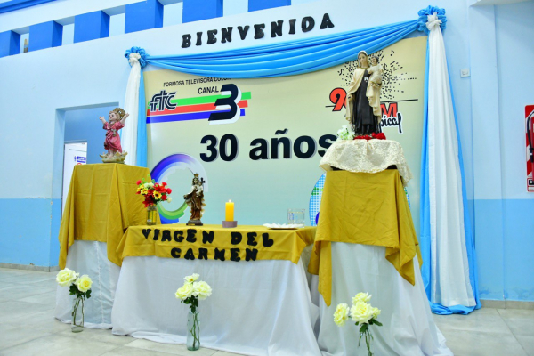 Visita de la imagen de la Virgen del Carmen al complejo de radio y televisin de Canal 3