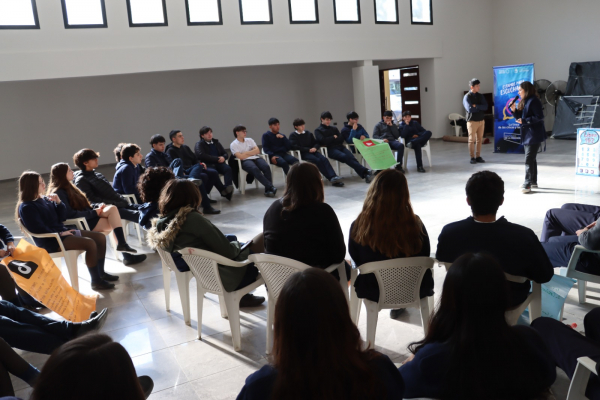 Línea 102 llevó adelante charla de concientización sobre riesgos en internet