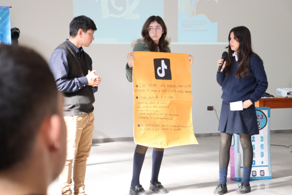 Línea 102 llevó adelante charla de concientización sobre riesgos en internet