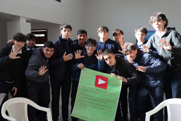 Línea 102 llevó adelante charla de concientización sobre riesgos en internet