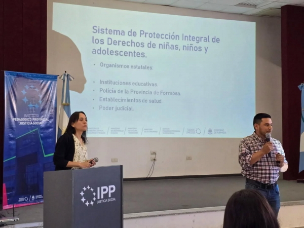 FORTALECIENDO A LA COMUNIDAD EDUCATIVA