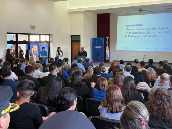 FORTALECIENDO A LA COMUNIDAD EDUCATIVA