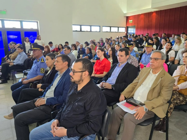 FORTALECIENDO A LA COMUNIDAD EDUCATIVA