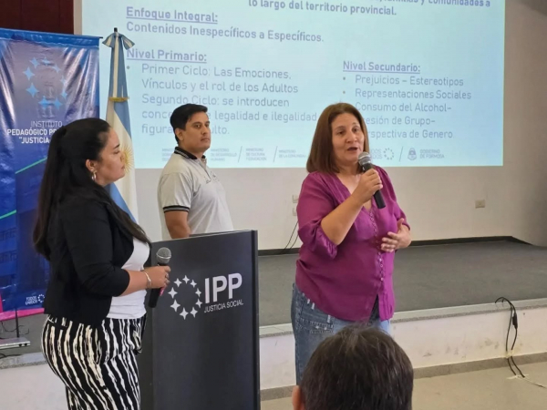 FORTALECIENDO A LA COMUNIDAD EDUCATIVA