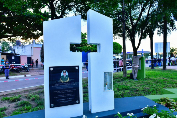 Insfr�n inaugur� la plazoleta 