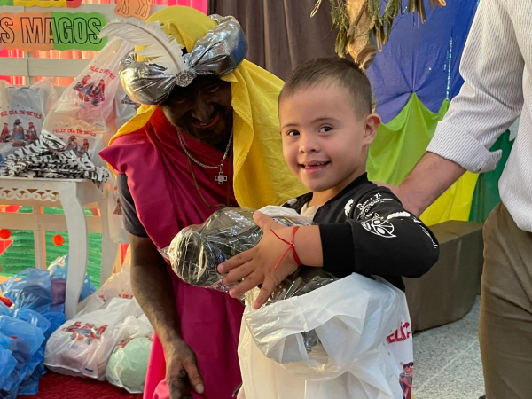 Comunidad: M�s de 2600 juguetes entregados en instituciones de cuidado especializado