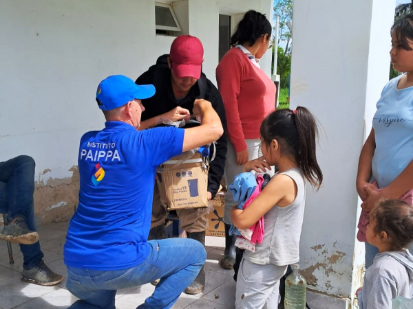 Asistencia integral a familias afectadas por la emergencia h�drica