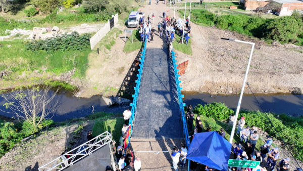 El Gobierno provincial inaugur� el flamante puente del barrio Sagrado Coraz�n