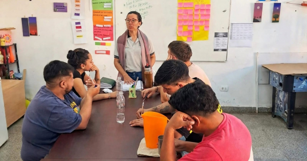 TRABAJO EN EQUIPO Y PARTICIPACIÓN FAMILIAR