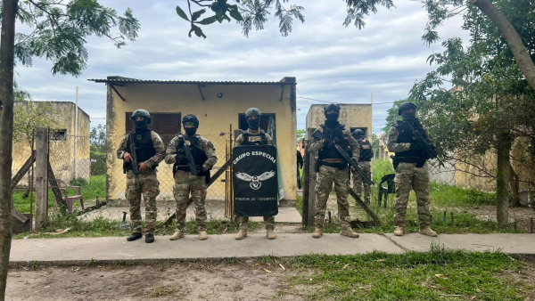 Secuestraron armas blancas y numerosos objetos en cinco allanamientos
