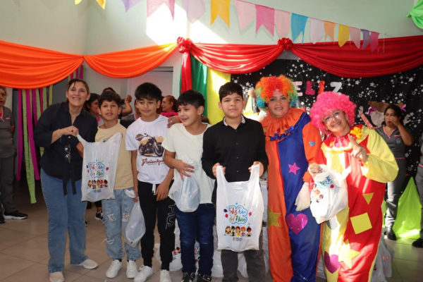 Entrega de juguetes: Se reafirm� el compromiso de acompa�ar a las infancias