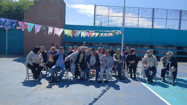 ENCUENTRO DE GENERACIONES: COMPARTIENDO MOMENTOS DE ALEGRÍA Y SABIDURÍA
