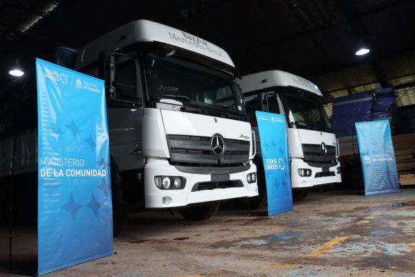 El Gobierno de Formosa entreg� dos nuevos camiones para fortalecer las acciones de contenci�n y acompa�amiento en toda la provincia